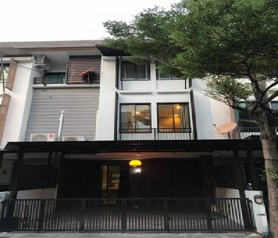 For Rent ให้เช่าทาวน์โฮม 3 ชั้น หมู่บ้านอารียา โมวา ลาดปลาเค้า ติดกับวัดลาดปลาเค้า 180 ตรม