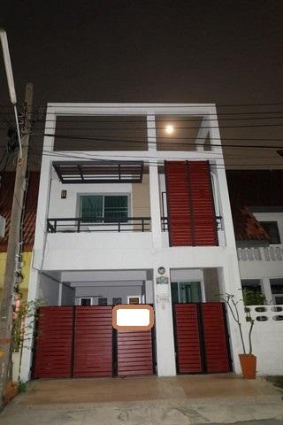 ทาวน์เฮ้าส์ 2 ชั้นให้เช่า  หมู่บ้านศิริทรัพย์ ตรงข้ามเซ็นทรัลแจ้งวัฒนะ เดินทางสะดวก