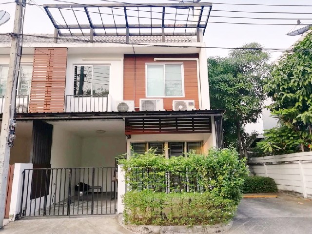  ให้เช่าทาวเฮาส์ 2 ชั้น หมู่บ้านอารียา เดอะคัลเลอร์พรีเมียม เกษตร-นวมินทร์ (หน้าสวน หลังมุม) 17 ตรว.