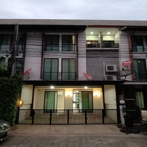 PL4 ให้เช่าทาวน์โฮม 3 ชั้น โครงการ อารียาโมว่า Areeya Mova  เกษตร นวมินทร์ ถนนลาดปลาเค้า